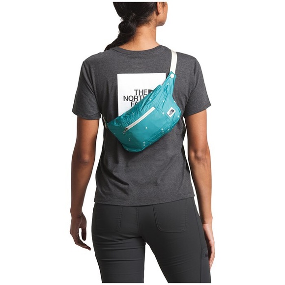 The North Face NWT Fanorak printed jacket🍂🔥🧗‍♀️ - Picture 2 of 16